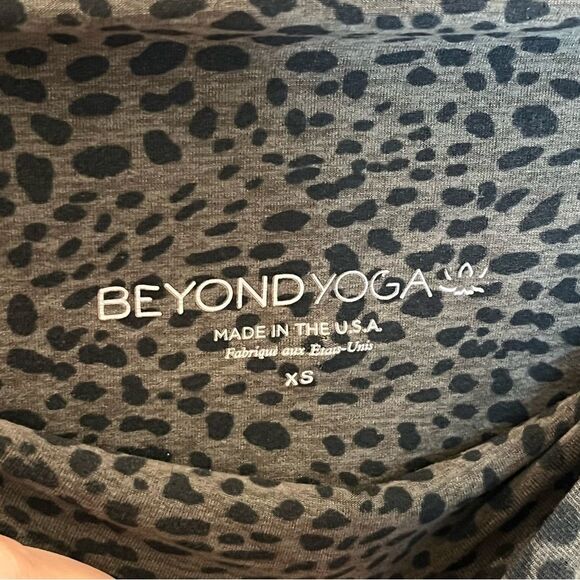 Beyond Yoga Printed Spacedye High Waisted Midi Legging in Eden Green Cheetah XS - Picture 8 of 14